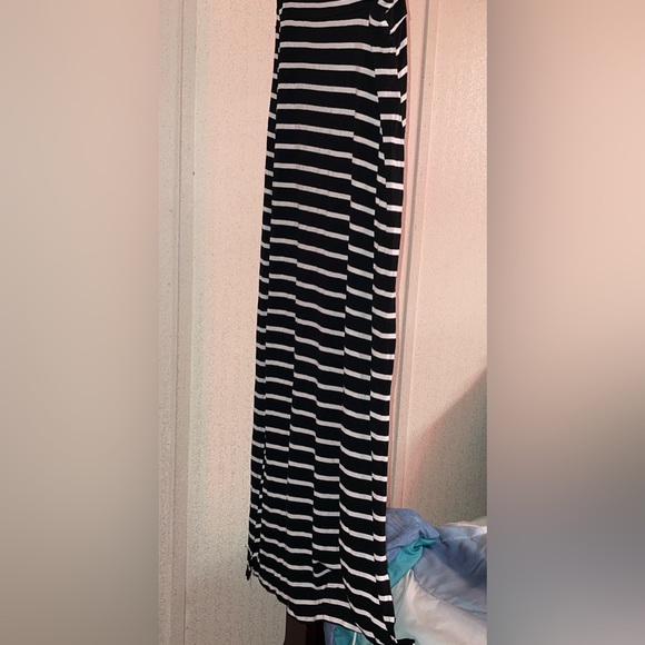 Black and White Small Rue21 skirt - Picture 2 of 3